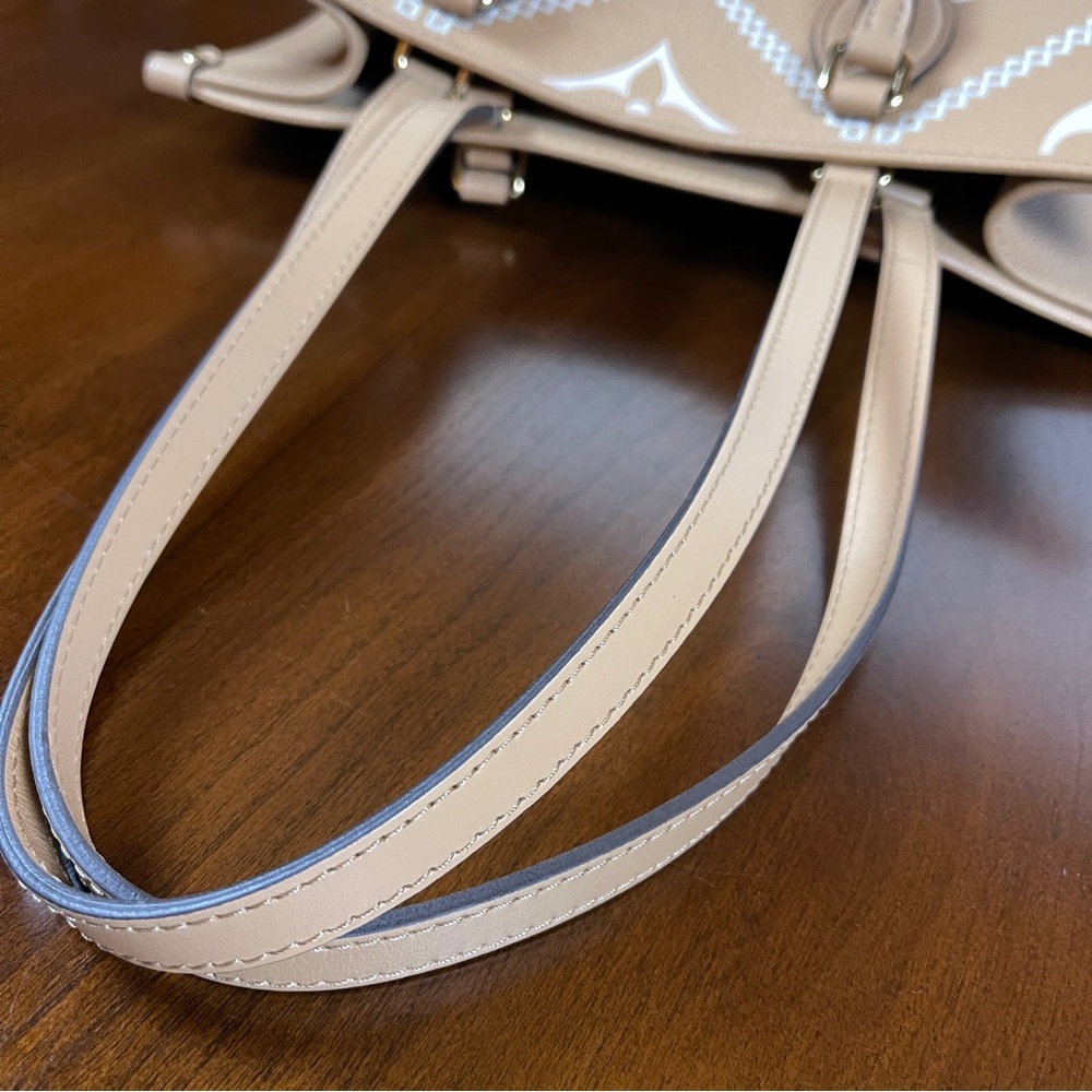 Louis Vuitton Arizona Stitched On The Go MM - Picture 11 of 15